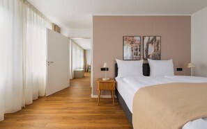 Individually decorated, individually furnished, desk, laptop workspace - Limehome Leverkusen Wiesdorfer Platz (Leverkusen)