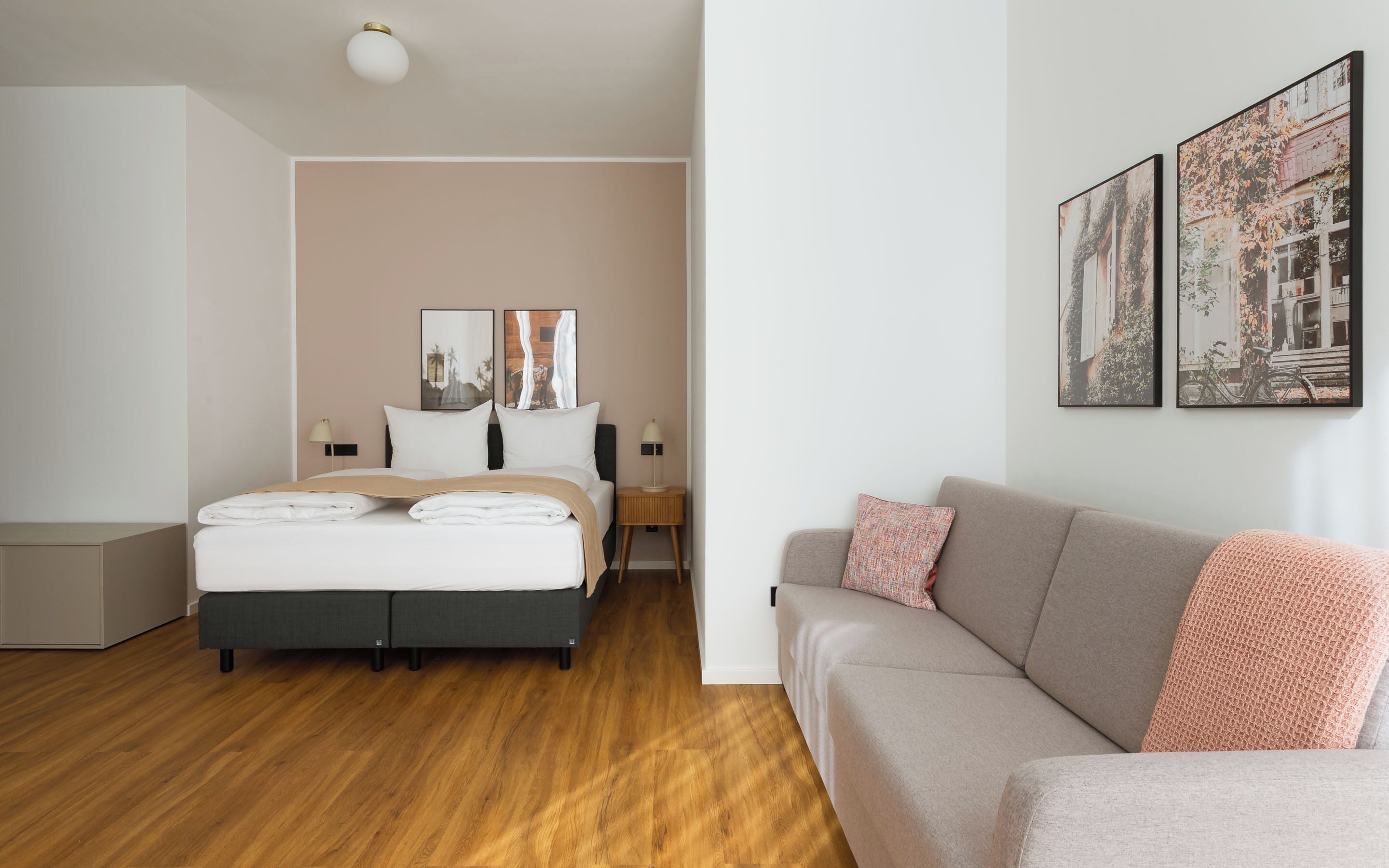 Family Suite with Sofa Bed | Individuelt dekorert, individuelt innredet og skrivebord