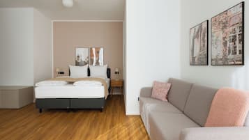 Family Suite with Sofa Bed | Individuelt dekorert, individuelt innredet og skrivebord