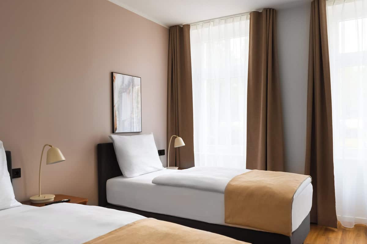 Classic Twin | Individuell dekoriert, individuell eingerichtet, Schreibtisch