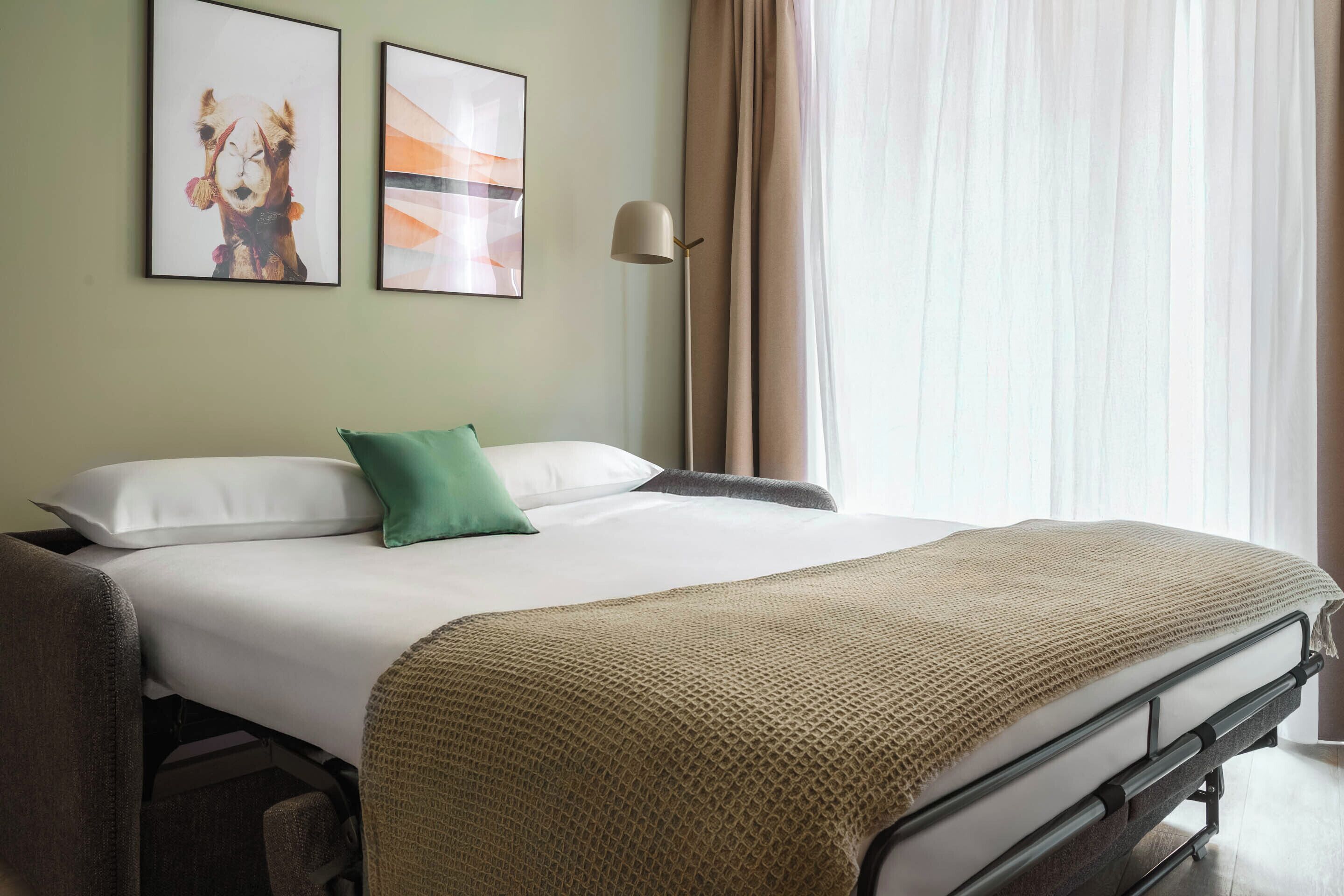 Individuell dekoriert, individuell eingerichtet, Schreibtisch