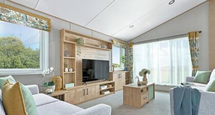 Exclusive 2-bedroom Lodge sleeps 4