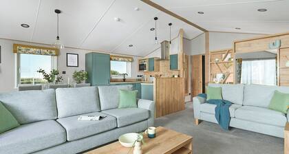 Exclusive 2-bedroom Lodge sleeps 4