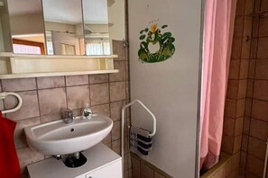 淋浴設備、風筒、提供毛巾、廁紙