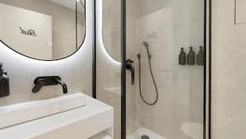 Dusche, Haartrockner, Handtücher