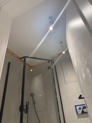 Doccia, asciugacapelli, asciugamani