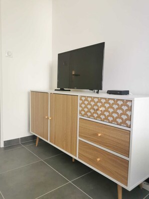 Interior - Studio 2 pers air-conditioned 600m from the beach with private parking and terrace (La Grande-Motte)