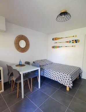 Dining - Studio 2 pers air-conditioned 600m from the beach with private parking and terrace (La Grande-Motte)