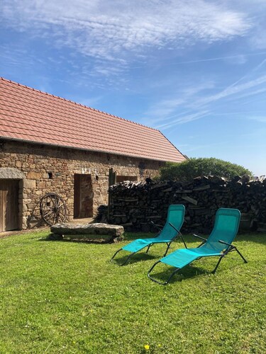 Atypical apartment in a farmhouse less than 100m from the sea