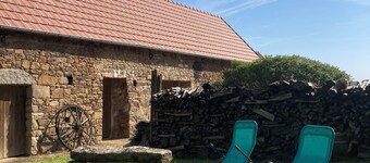 Atypical apartment in a farmhouse less than 100m from the sea