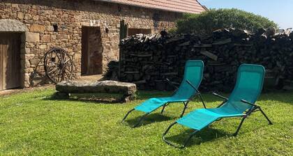 Atypical apartment in a farmhouse less than 100m from the sea