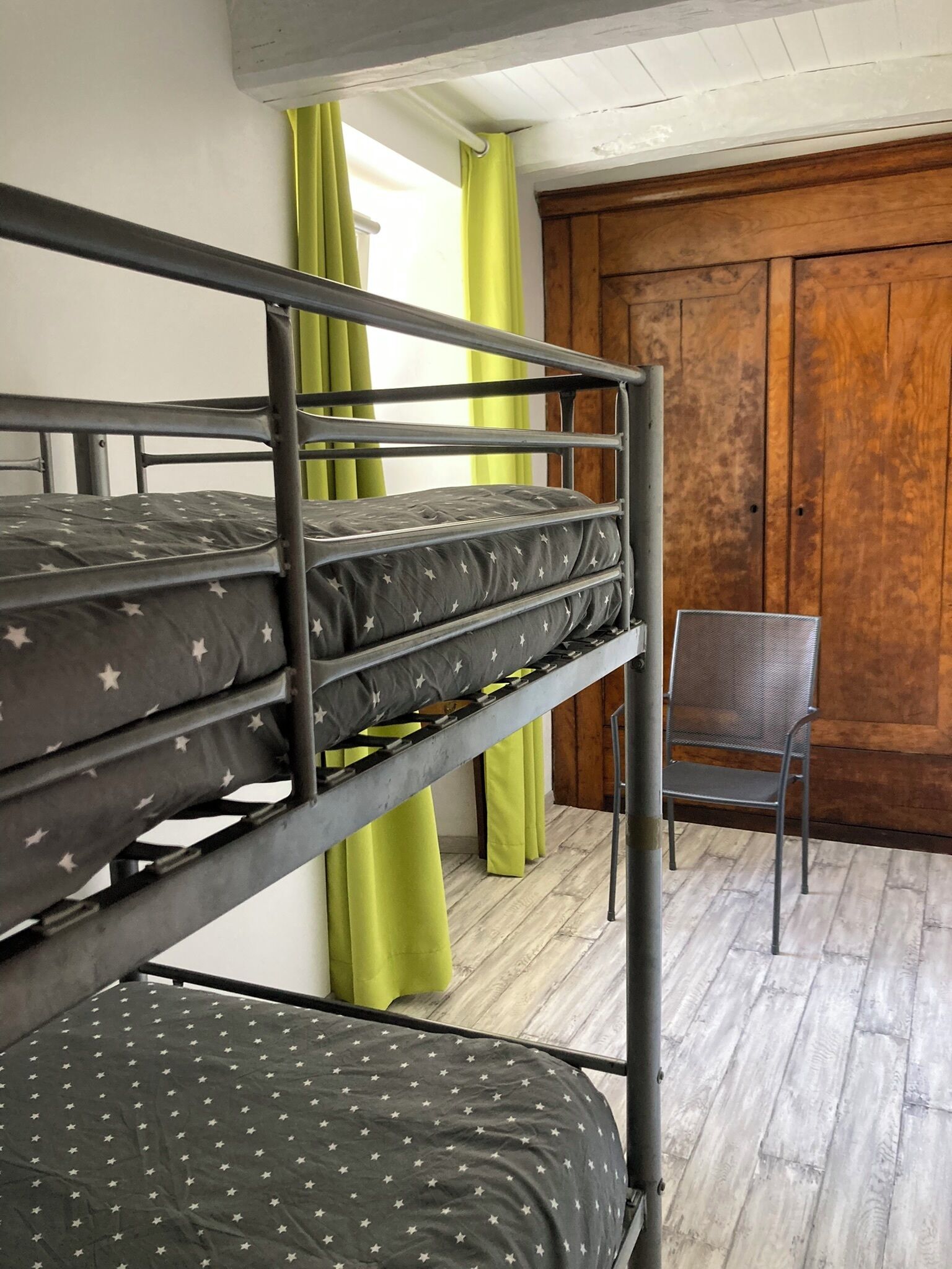 2 bedrooms, iron/ironing board, WiFi