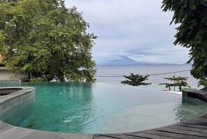 Outdoor pool - Giri Sea Cliff Penida Resort & Spa (Penida Island)