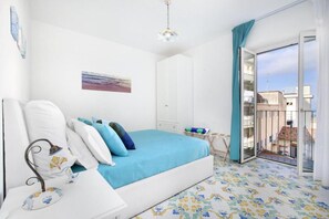 In-room safe, laptop workspace, iron/ironing board, free WiFi - Millie Sorrento Suites (Sorrento)
