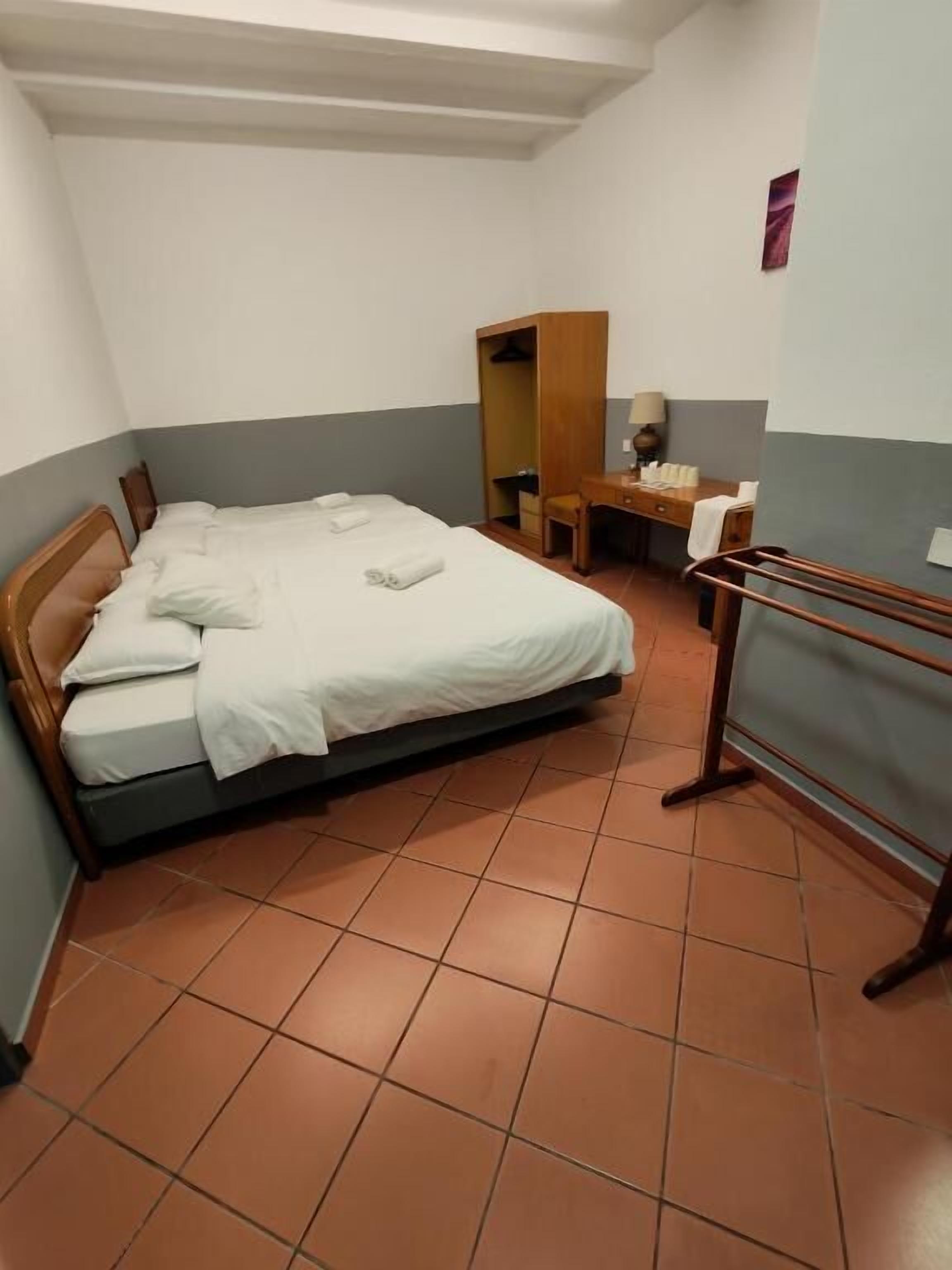 Deluxe Quadruple Room, Multiple Beds, Non Smoking, Private Bathroom | Desk, free WiFi