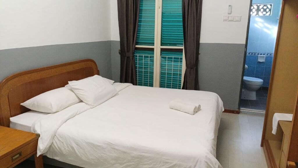 Deluxe Double Room, 1 King Bed, Non Smoking, Private Bathroom