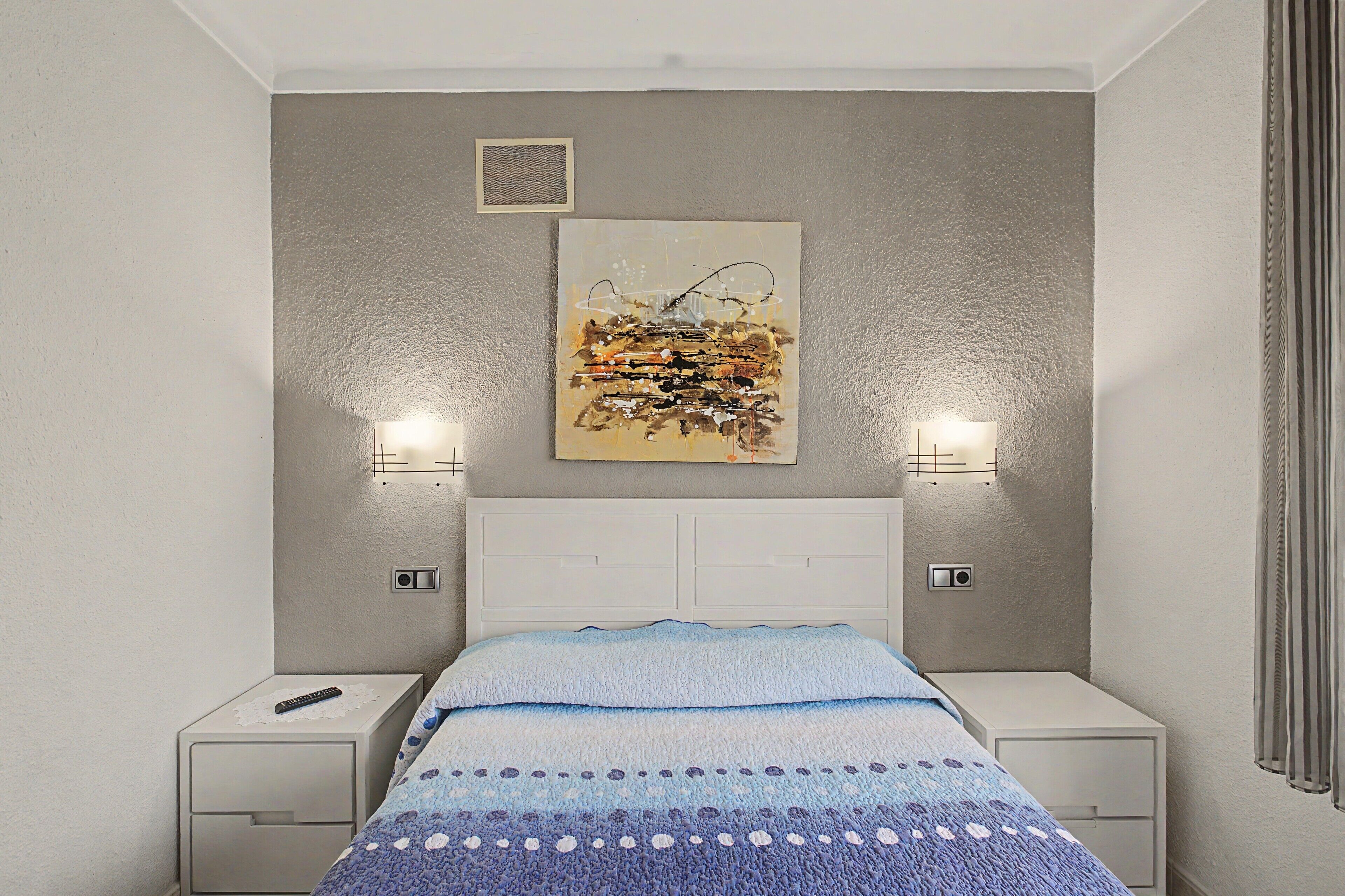 3 bedrooms, bed sheets