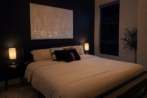 1 bedroom, desk, iron/ironing board, travel crib - Designer Apartment w/ Pool & Gym 10 Min to Disney (Santa Ana)