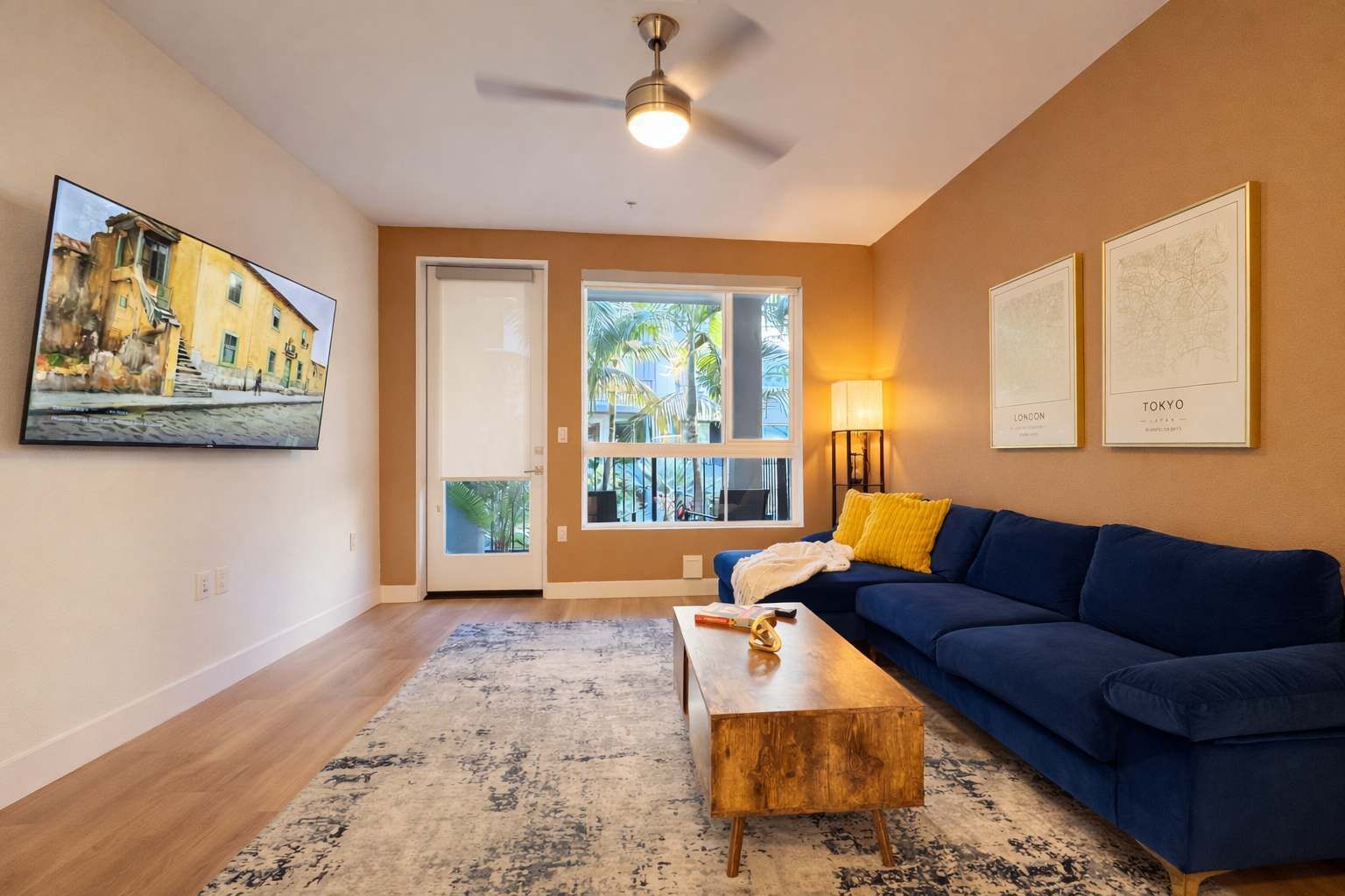Modern Apartment W/ Pool & Gym Near Disneyland - Irvine, CA