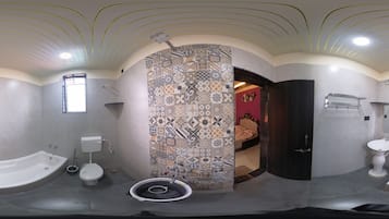 Executive Room, Bathtub | Bathroom