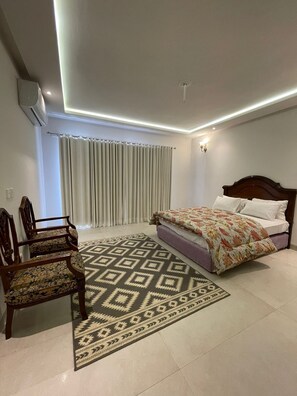 5 Schlafzimmer, Bügeleisen/Bügelbrett, kostenloses WLAN
