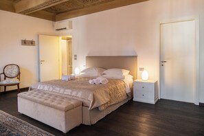 Apartment, 3 Bedrooms | In-room safe, iron/ironing board, free WiFi - Maestosa Residenza Mazzini - 3 Camere (Verona)