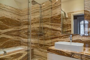 Bathroom - Maestosa Residenza Mazzini - 3 Camere (Verona)