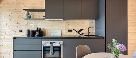 Kühlschrank, Ofen, Herdplatte, Geschirrspüler
