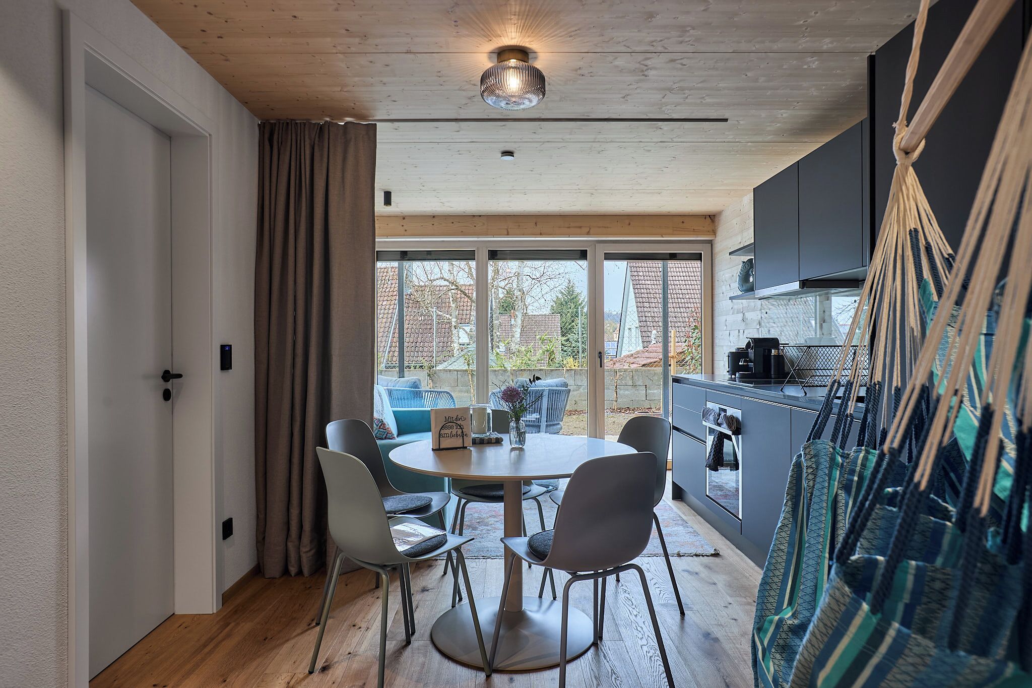 Frigorifero, forno, piano cottura, lavastoviglie