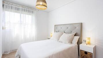 3 slaapkamers, een strijkplank/strijkijzer, wifi, beddengoed