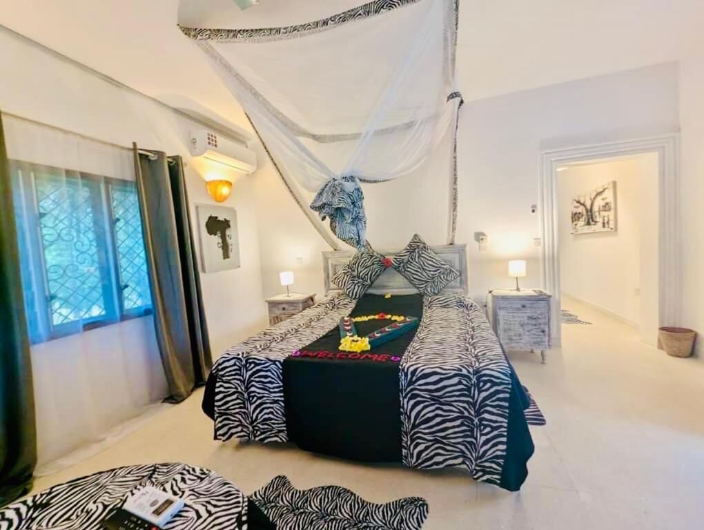 واي فاي مجانًا وملاءات أسرّة