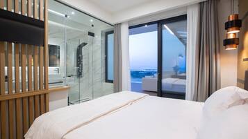 2 bedrooms, in-room safe, iron/ironing board, free WiFi
