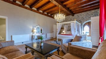 1 bedroom, bed sheets