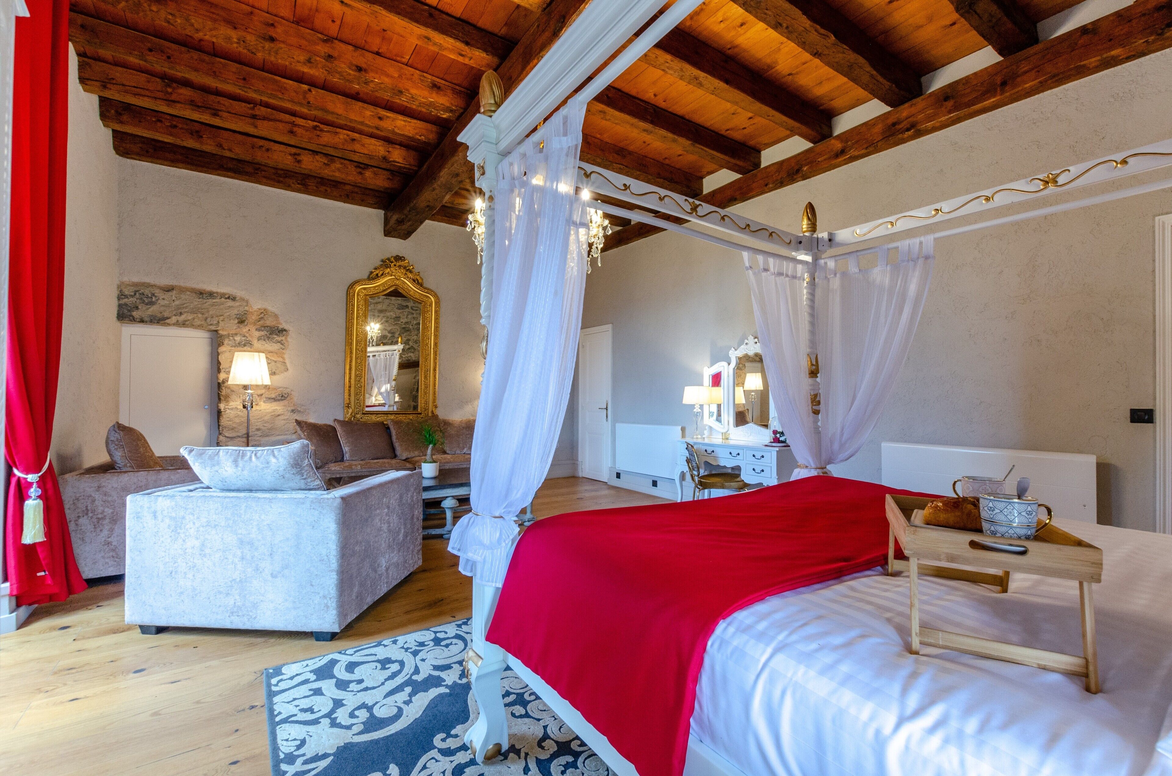 1 bedroom, bed sheets