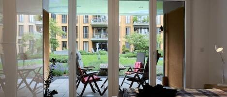 アイロン / アイロン台、旅行用ベビーベッド、WiFi (無料)、ベッドシーツ