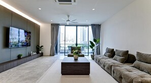 Unclassified image, 3 of 28, button