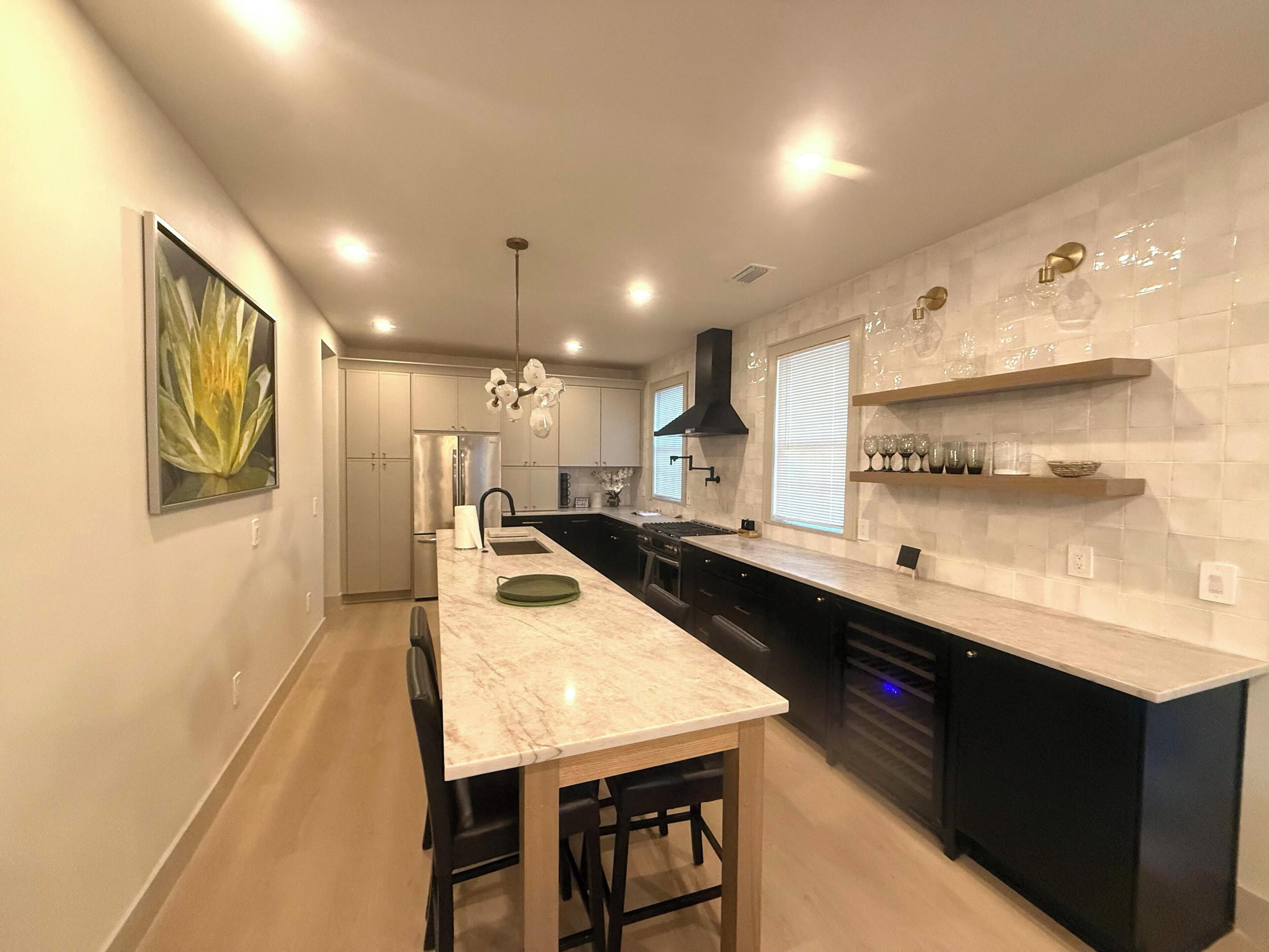 Kylskåp, mikrovågsugn, ugn och spishäll