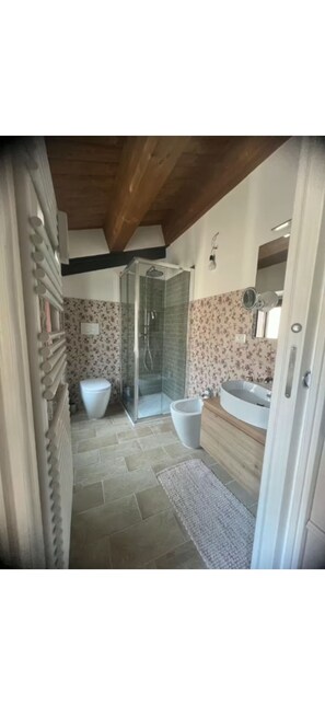 Douche, bidet
