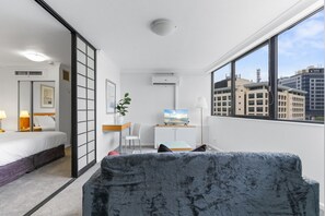 Apartment | Living room - Bright Inner-city Stay Near Roma Street (Brisbane)