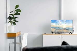 Apartment | Living room - Bright Inner-city Stay Near Roma Street (Brisbane)