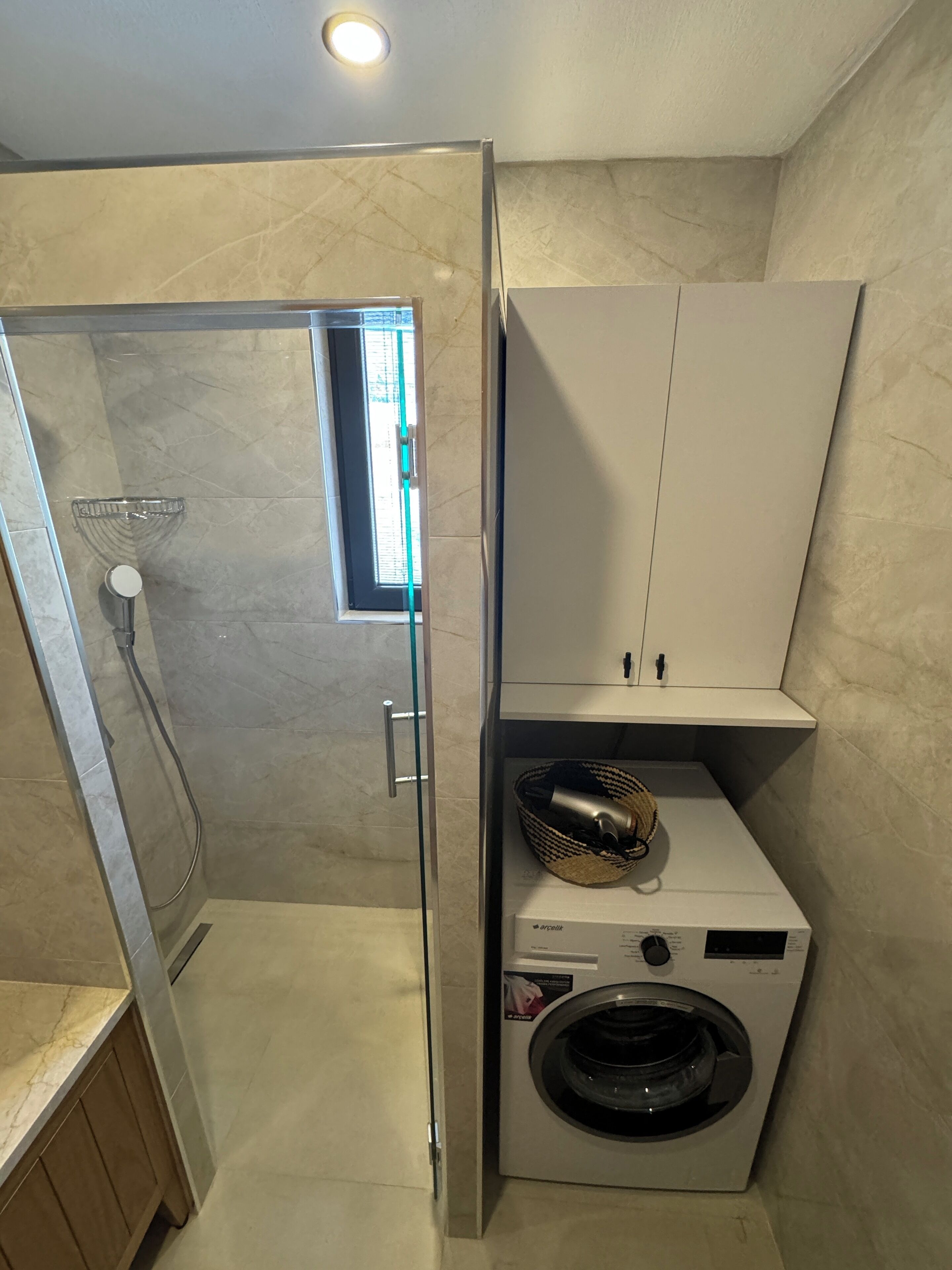 Appartamento Standard, vista giardino | Bagno | Doccia, asciugacapelli, asciugamani, sapone