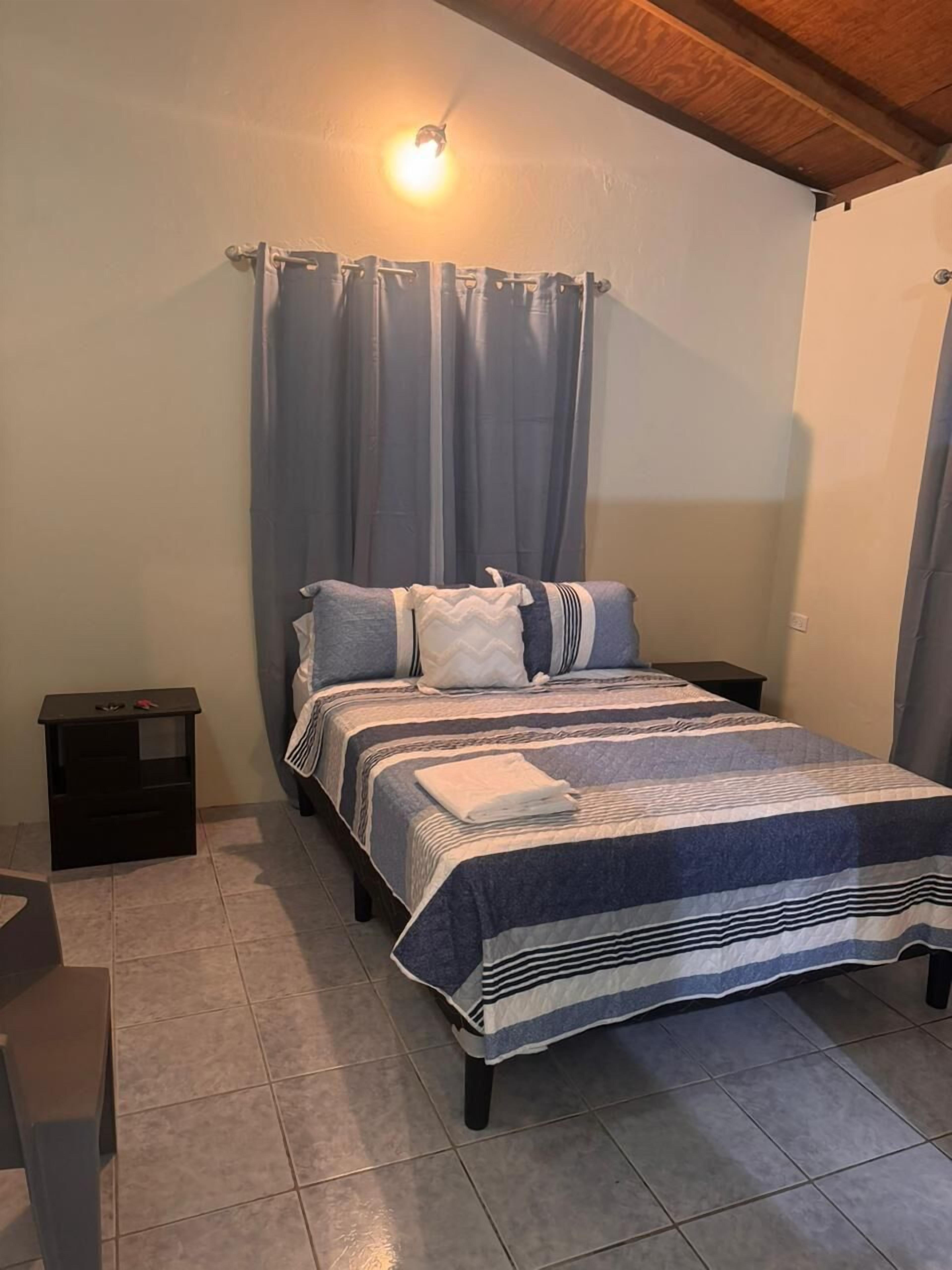 3 chambres, fer et planche à repasser, Wi-Fi, draps fournis