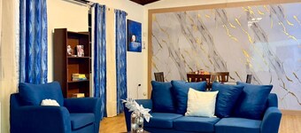 3-Bedroom Home, with easy, immediate access to EMR & Priority Bus Route