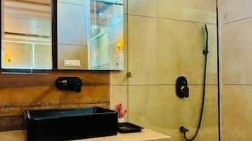 Triple Room, Mountain View | Bathroom