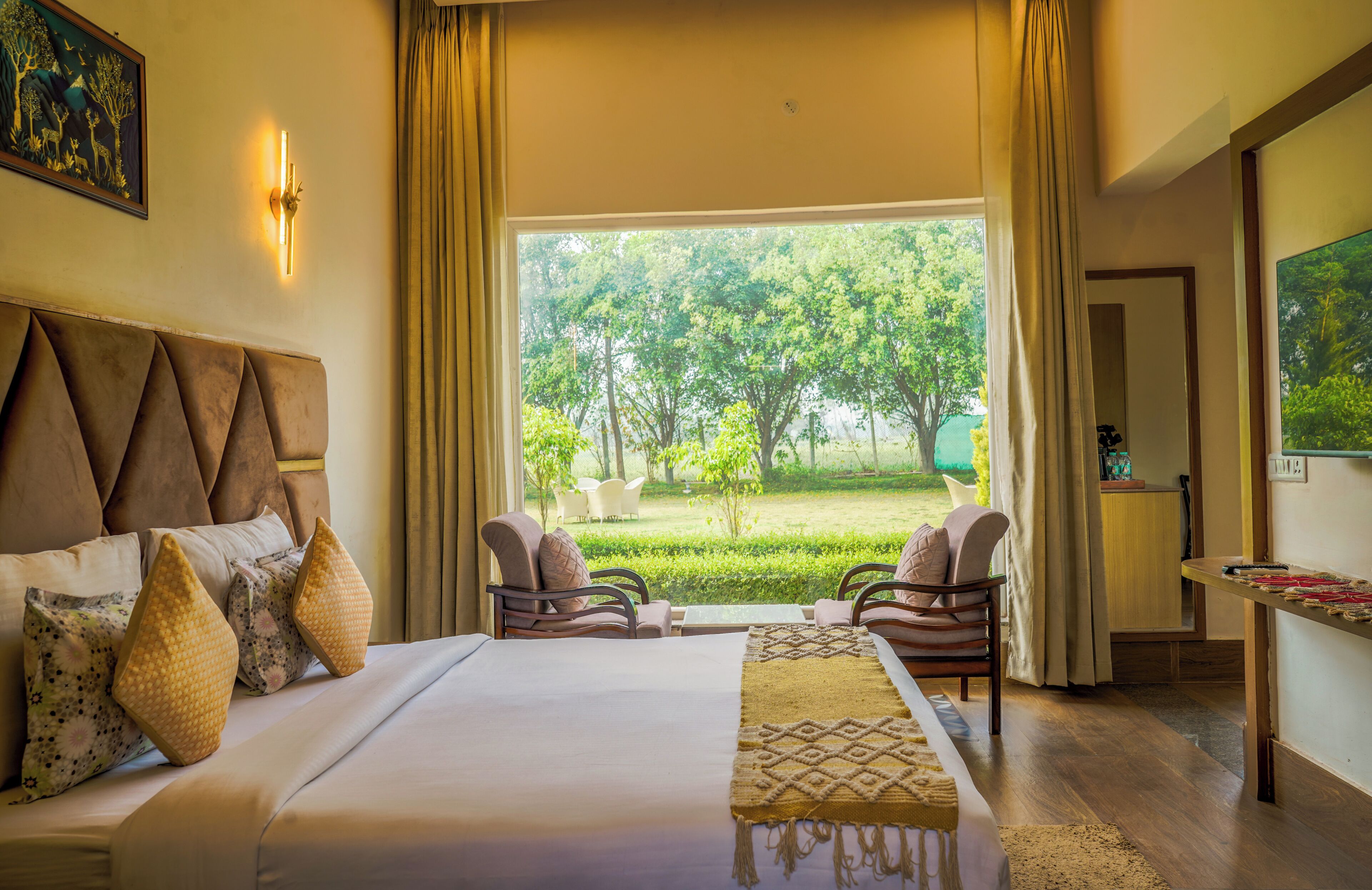 King Room with Bathtub