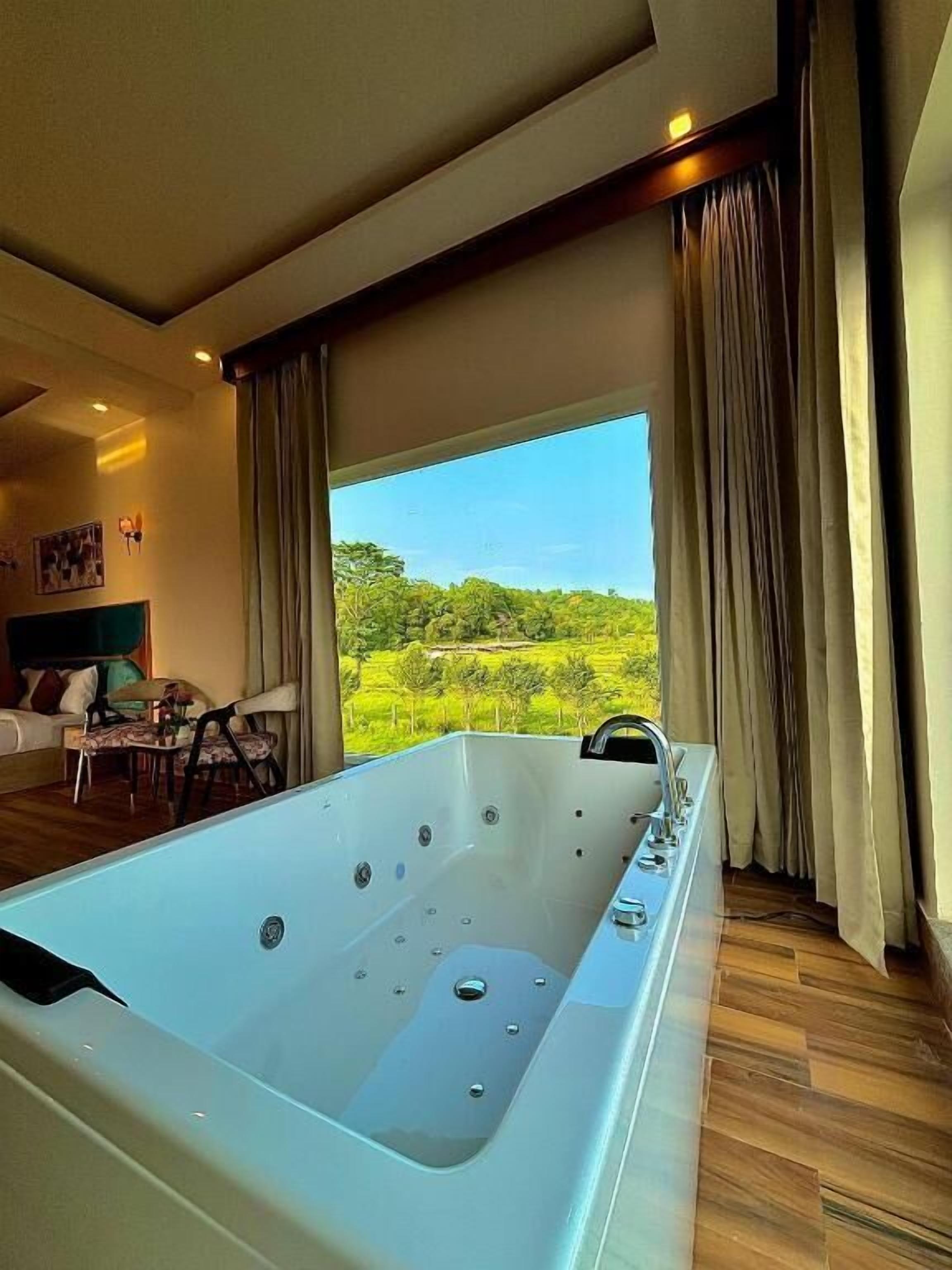 Deluxe Suite, Mountain View | Property grounds