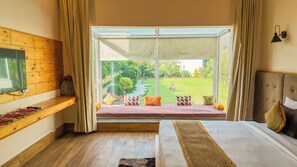 Elite Room | Phòng cách âm, bàn ủi/dụng cụ ủi quần áo 