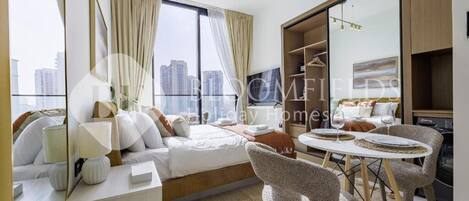 Apartemen, balkon, pemandangan kota | Setrika/meja setrika dan Wi-Fi gratis