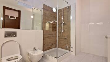 Appartement, patio, vue cour intérieure | Salle de bain