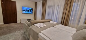 Căn hộ Deluxe, sân hiên, quang cảnh sân vườn | Két bảo mật tại phòng, phòng cách âm, bàn ủi/dụng cụ ủi quần áo 